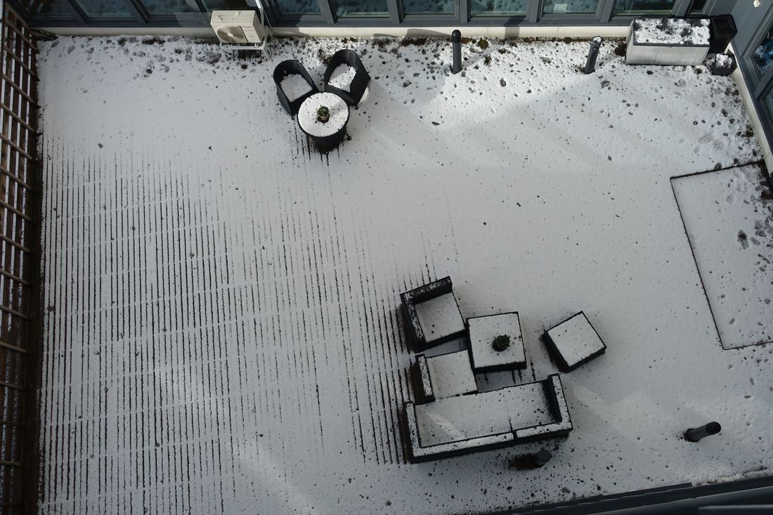 April Friday the 10th, morning snow. (2015:04:10)