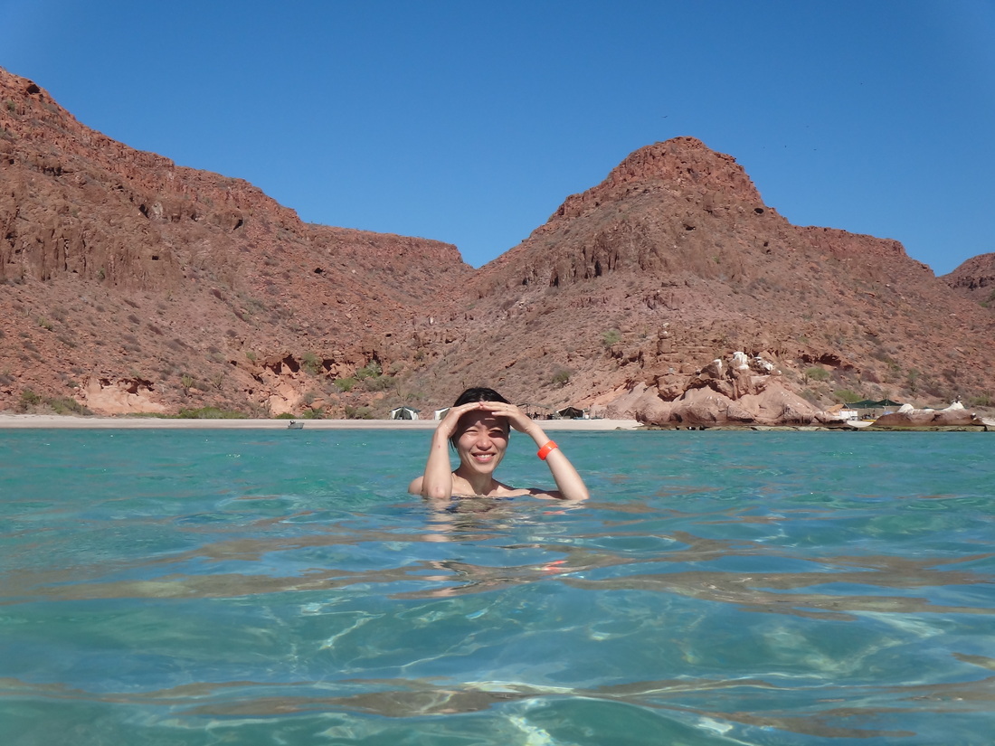 Suzanne swimming in Mexico. (2011:10:09)