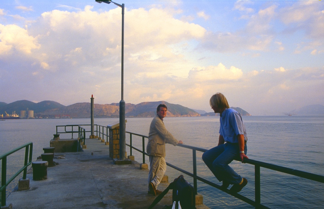 Mo Tat Wan pier. Richard and Martin (2010:12:30)
