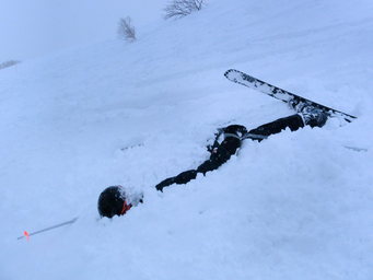 Rolf enjoying the Niseko powder. (2012:02:03)