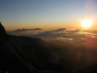 Shiroumadake (with Richard and Okada-san). Sunrise. (2011:09:25)